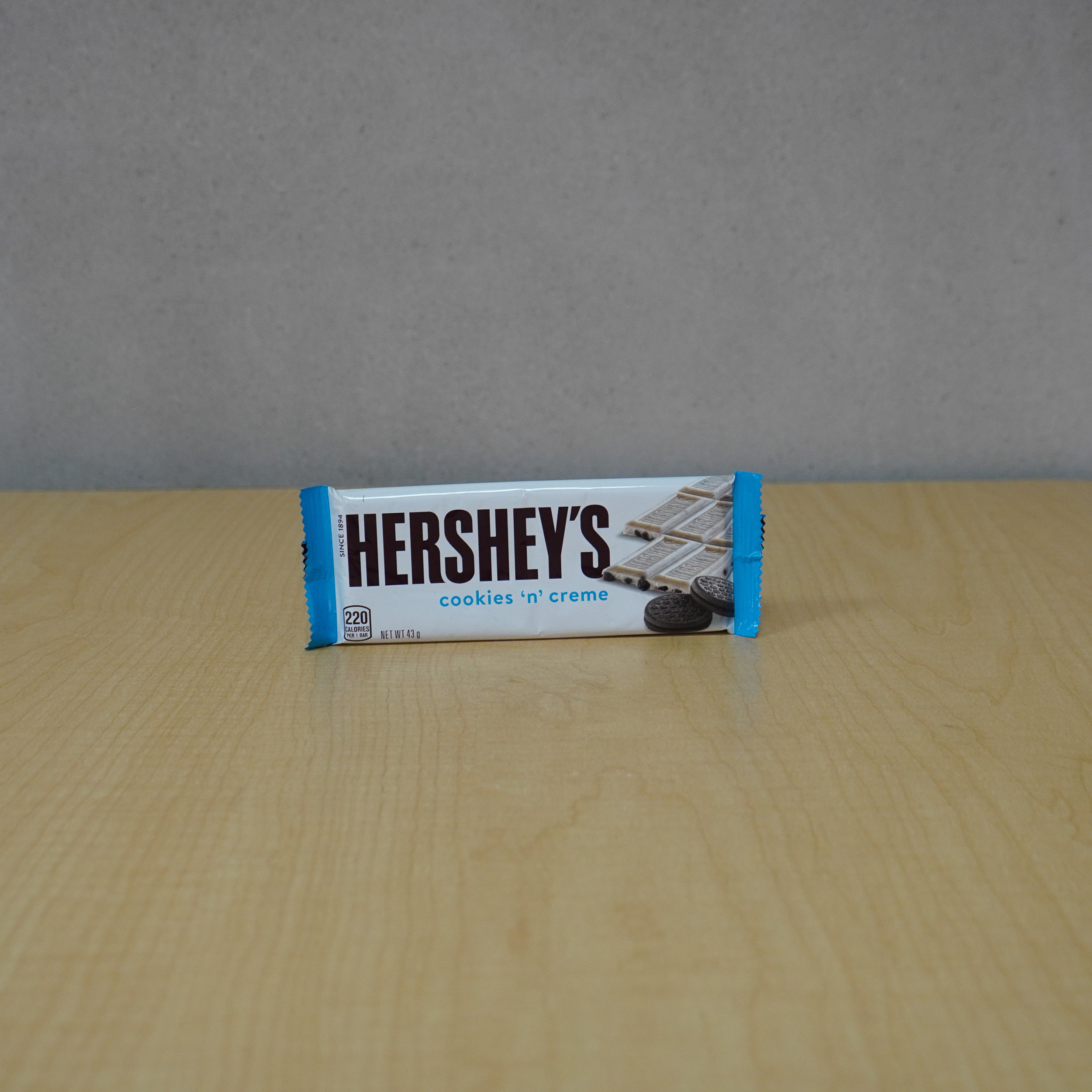 Hershey's Cookies Creme - Barra de Chocolate Blanco con Trozos de Galleta Crujiente
