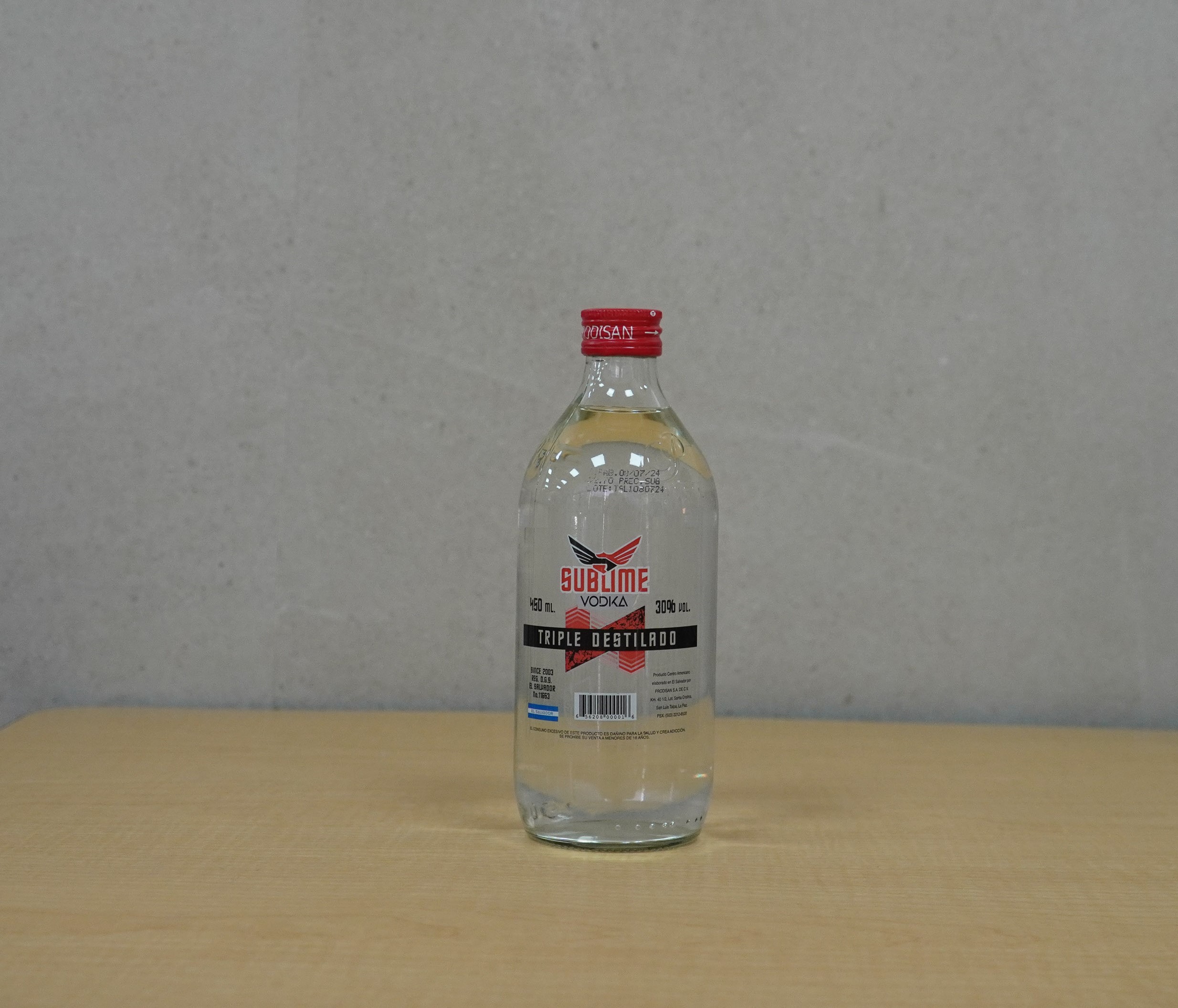 🥃 Sublime Vodka Triple Destilado – Pureza y Suavidad en Cada Gota ✨