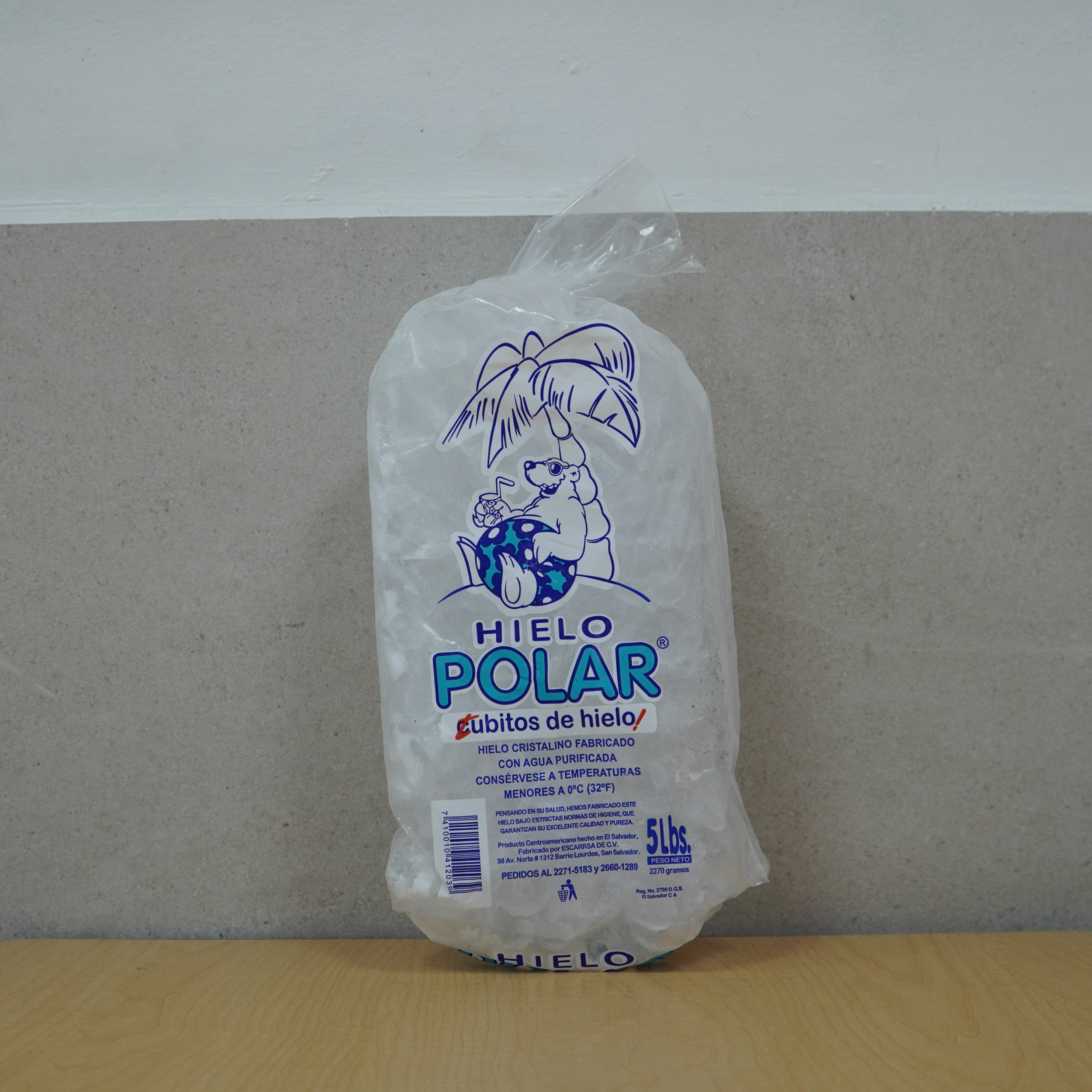 ❄️ Hielo Polar – Frescura y Pureza en Cada Cubo ❄️